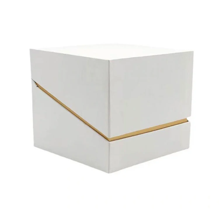 Lyxig vit styv presentförpackning med guldfolie accent och flip lock